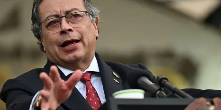 Colombia impide entrada de aviones de EE.UU. con deportados