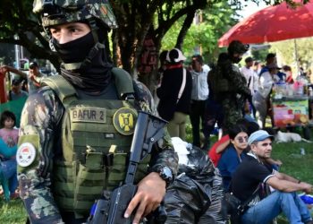 Colombia reactiva órdenes de captura a negociadores del ELN