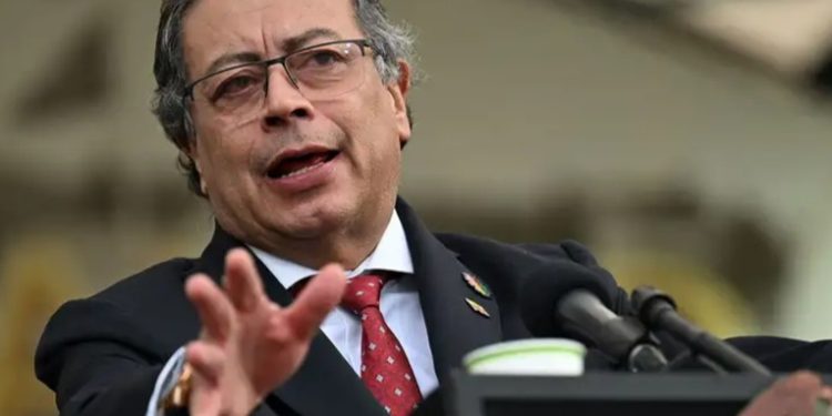 Colombia suspende diálogos de paz con guerrilla del ELN