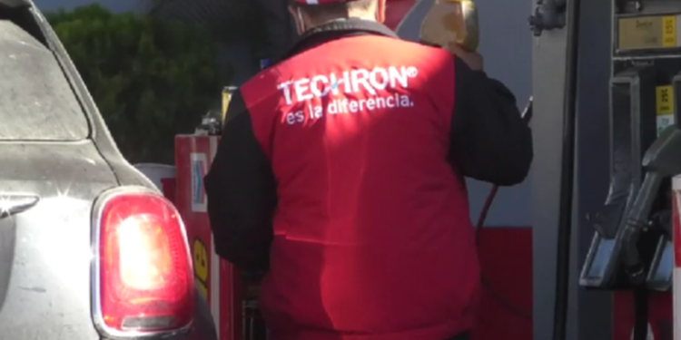 Combustibles bajan 70 centavos por galón, según reporte del MEM