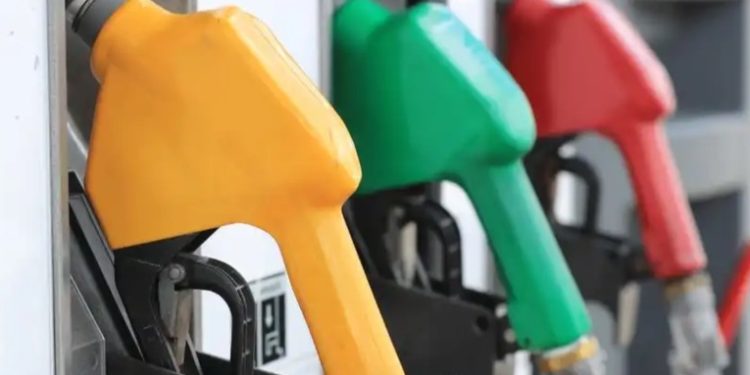 Combustibles bajan 80 centavos por galón antes del descanso de Semana Santa