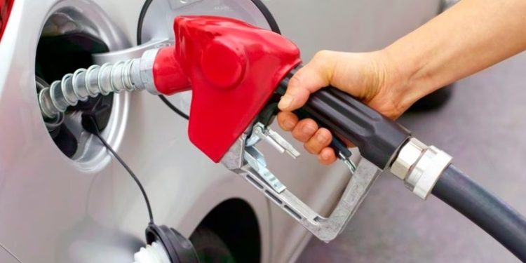 Combustibles marcan leve reducción en su precio por galón
