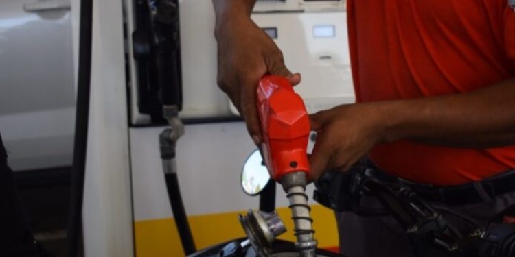 Combustibles suben entre 50 y 70 centavos por galón este viernes