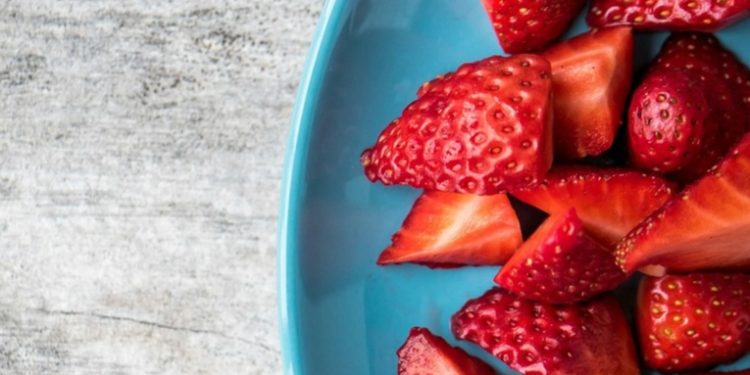 Comer menos puede alargar la vida, según un estudio