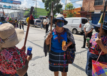 Comerciantes cumplen advertencia y se enfrentan a personas que realizaban bloqueos en la Calle Martí­