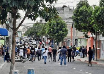 Comerciantes del Mercado San José se enfrentan a la PNC