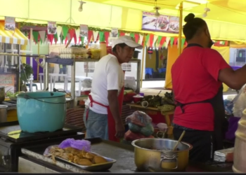 Comerciantes vuelven a vender en la plaza de la Constitución