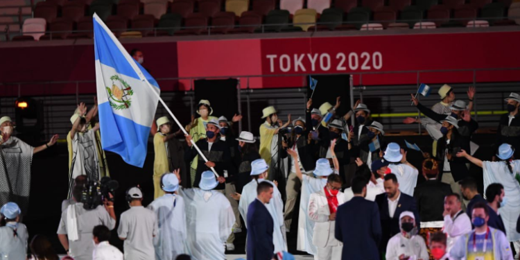 Comienza el sueño del oro Olímpico para los guatemaltecos que desfilaron en la ceremonia de inauguración.