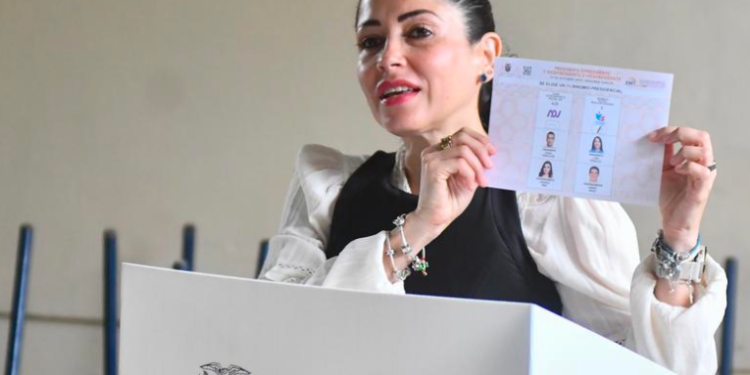 Comienza segunda vuelta para elegir presidente en Ecuador