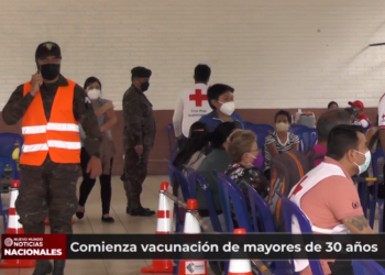 Comienza vacunación a mayores de 30 años