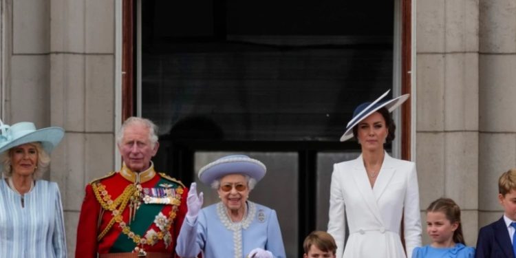 Comienzan celebraciones en honor de los 70 años en el trono de la reina Isabel II