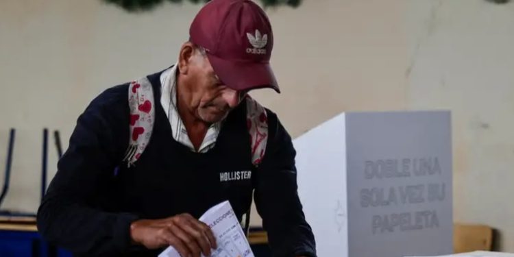 Comienzan las elecciones presidenciales en Ecuador