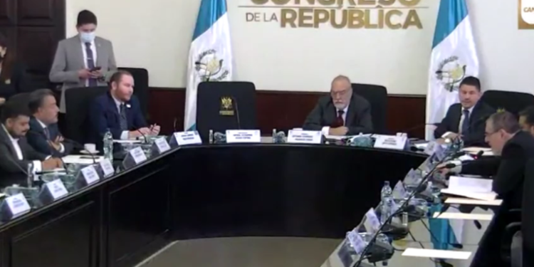 Comisión conoce tachas contra aspirantes a PDH