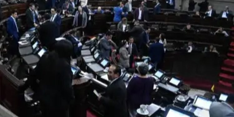 Comisión de Economía avala iniciativa para eliminar impuestos sobre herencias y donaciones