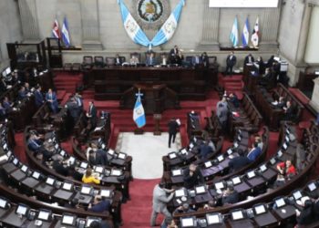 Comisión de finanzas rechaza propuesta de presupuesto de nuevo gobierno