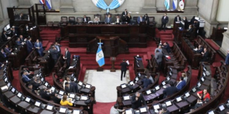 Comisión de finanzas rechaza propuesta de presupuesto de nuevo gobierno