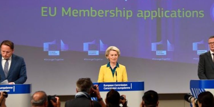 Comisión Europea propone que Ucrania sea candidata a miembro de la UE