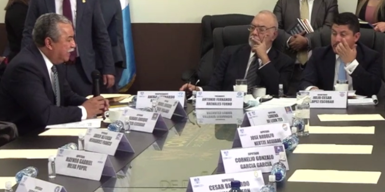 Comisión legislativa de derechos humanos otorga calificaciones a candidatos a PDH