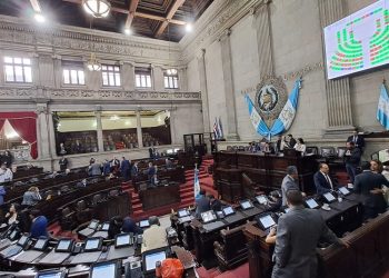 Comisión permanente del Congreso cumple con sesiones extraordinarias, pero solo asisten 25 diputados