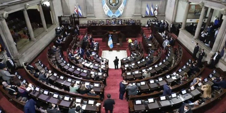 Comisiones de postulación para magistrados solicitan al Congreso fijar plazo a Universidad Francisco Marroquín para nombrar decano