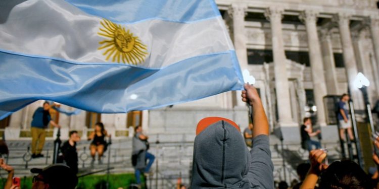 '¿Cómo hicieron para leer tan rápido el DNU?': Milei afirma que los cacerolazos estuvieron 'prearmados'