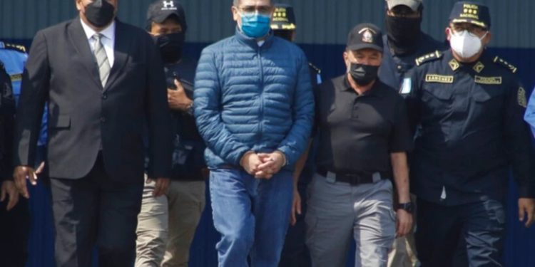 Â¿Cómo prosigue el proceso judicial contra Juan Orlando Hernández en EEUU?