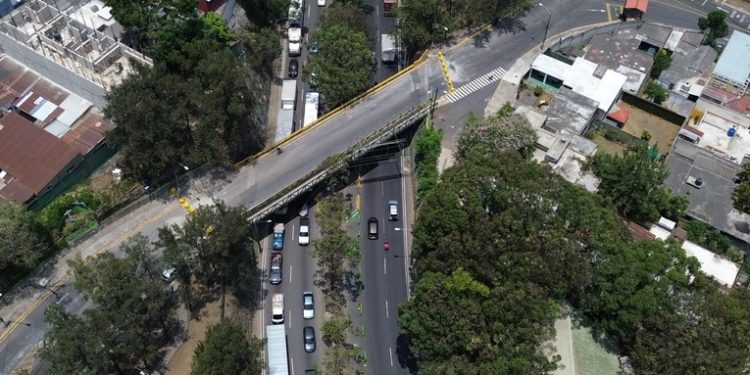 Complicaciones en el tránsito capitalino previstas por trabajos en puente