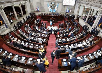 Compra de vacunas contra el Covid-19 se realizará por compra directa