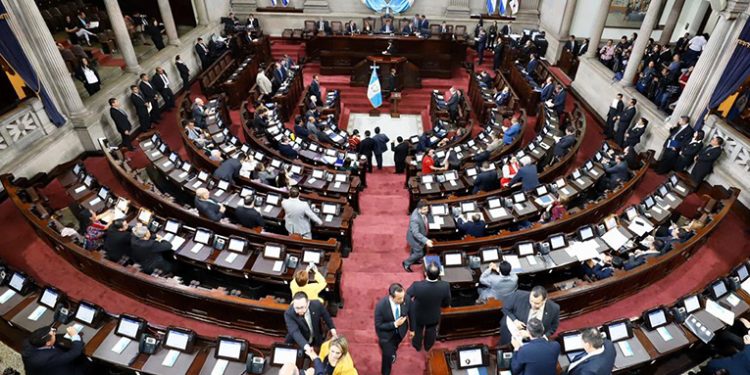 Compra de vacunas contra el Covid-19 se realizará por compra directa