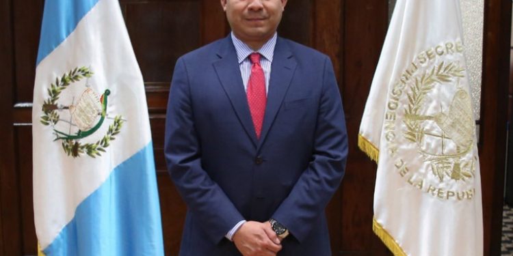 Comprueban que viceministro de Desarrollo tiene una plaza en GUATEL