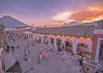 Comuna antigí¼eña impone tasa extra a visitantes