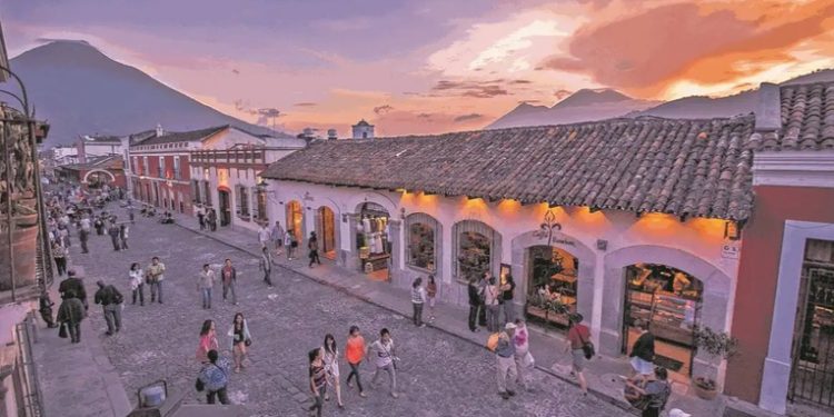 Comuna antigí¼eña impone tasa extra a visitantes