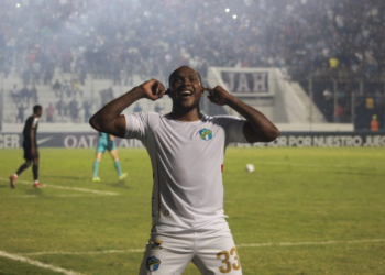 Comunicaciones a 90 minutos del tí­tulo