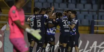 Comunicaciones goleado 1-4 por Monterrey en la Copa de Campeones