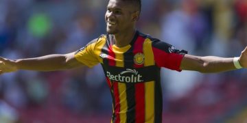 Comunicaciones hace oficial la contratación de su último extranjero