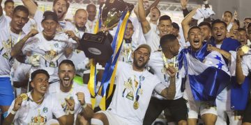 Comunicaciones rompió la sequí­a de 7 años y levantó la 31