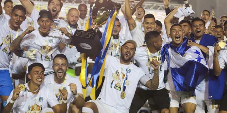 Comunicaciones rompió la sequí­a de 7 años y levantó la 31