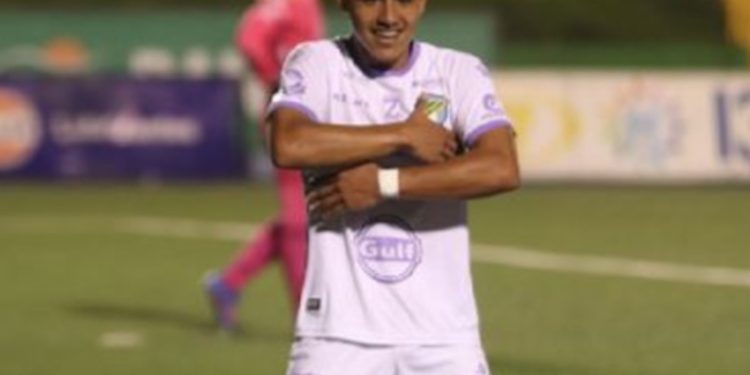 Comunicaciones supera a Cobán Imperial 4-2 y se coloca en zona de clasificación