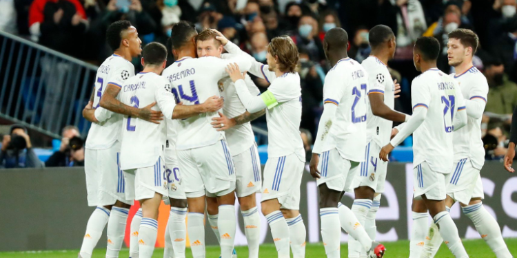Con dos golazos el Real Madrid avanza a octavos de final como lí­der de grupo
