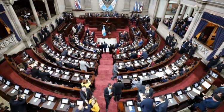 Con más de 90 votos el Congreso eligió al diputado Duay Martí­nez como su representante titular ante la Junta Monetaria