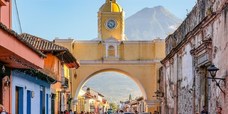 Concejo Municipal de Antigua autoriza el retiro de ventas en la calle