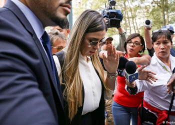 Condenan a esposa de el Chapo a tres años de prisión en Estados Unidos