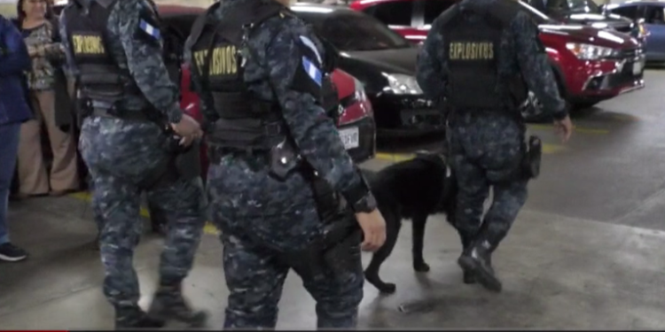 Condenan a padres por violación de sus hijas