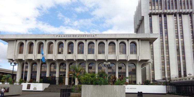 Condenan abogado por obstrucción de la justicia