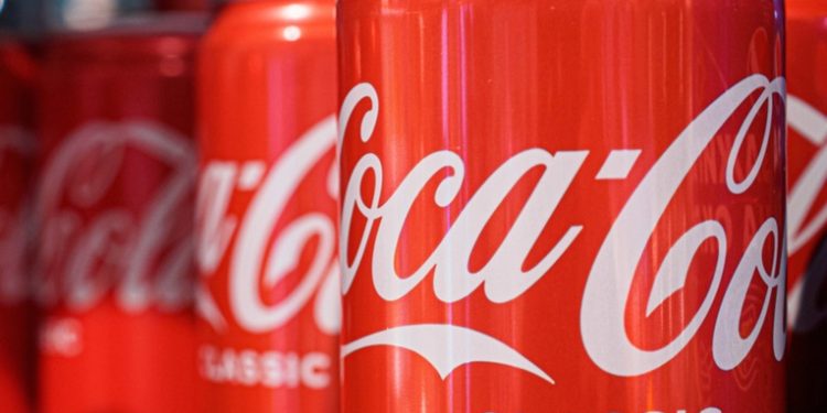 Condenan en EE.UU. a una mujer por robar secretos de Coca-Cola para el Gobierno chino