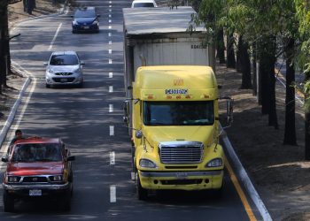 Conductores de transporte pesado enfrentarán multas de Q200 en Villa Nueva por no utilizar carril derecho en ascenso de Villa Lobos