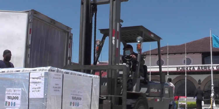 Confirman llegada de mas vacunas de AztraZeneca al paí­s