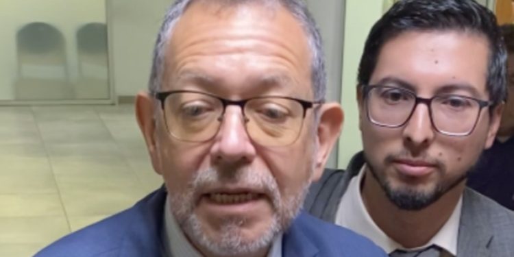 Congresista Julio López presenta amparo contra ministro de Comunicaciones por obra pendiente