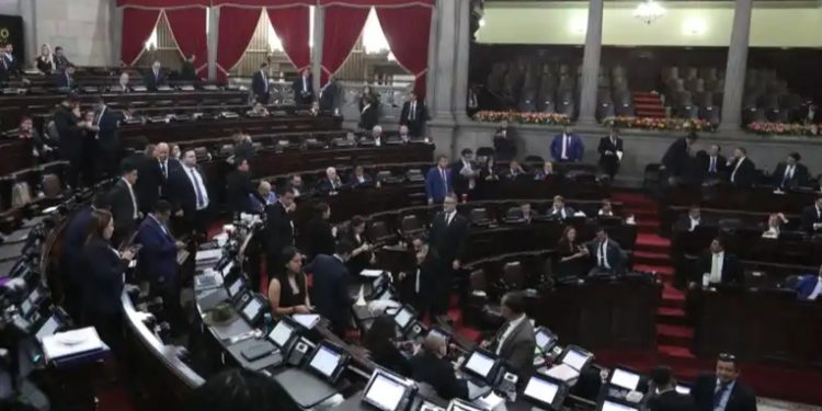 Congreso aprueba enmienda para discutir nueva ampliación presupuestaria con 113 votos a favor