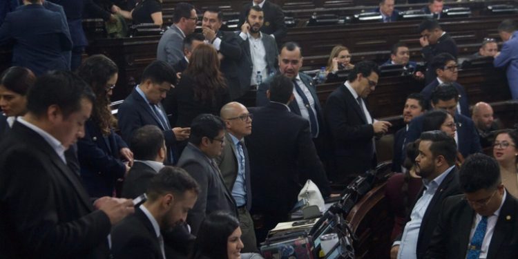 Congreso aprueba presupuesto 2025 por Q148,526 millones con énfasis en educación y salud pública